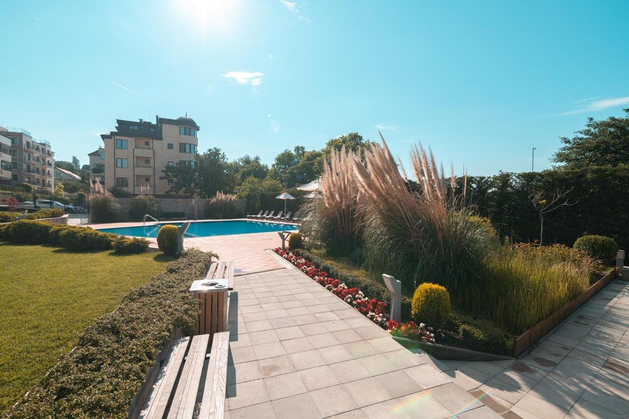 Freddo Apartment - Coral Residence Complex With Parking & Pool Varna Bagian luar foto